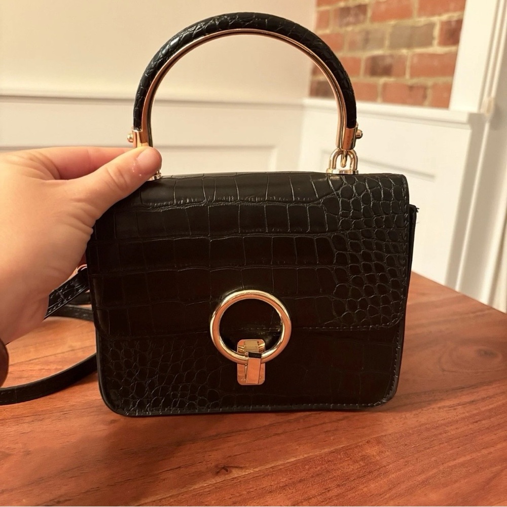 Aldo Black Croc Embossed Crossbody Bag Purse Handbag Gold Detail Belt Strap LN - Picture 2 of 7